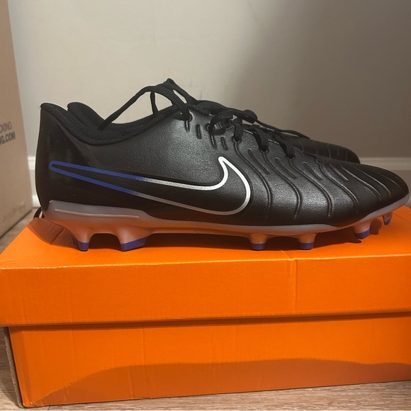 Men’s Nike Tiempo Legend 10 Club multi ground cleats 11 gently used main image 5